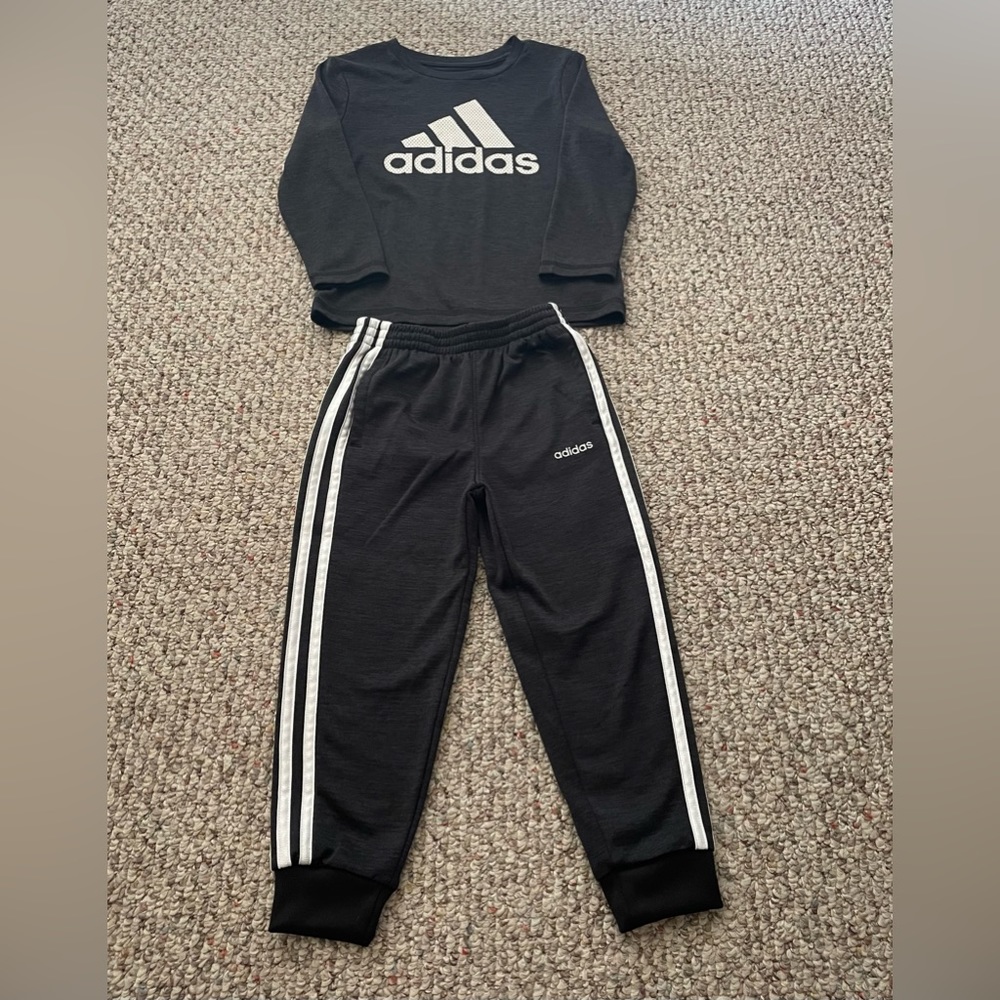Two piece Adidas Set Size 4/5
